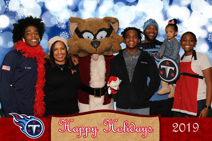 Titans19Holiday_90_10283